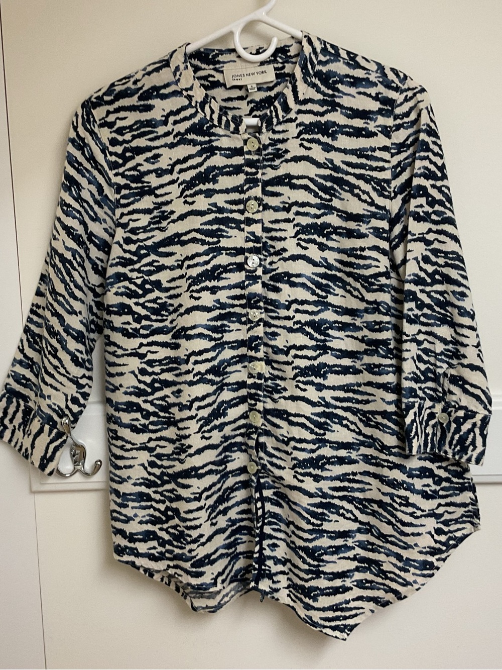 Vintage Jones New York Sport Navy and White Button-Down Top S